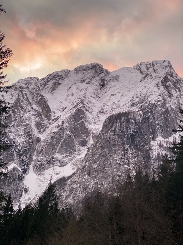 Berge Triglav Nationalpark im Schnee