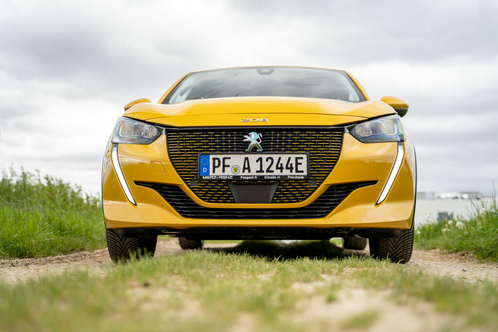 Peugeot e-208 Front